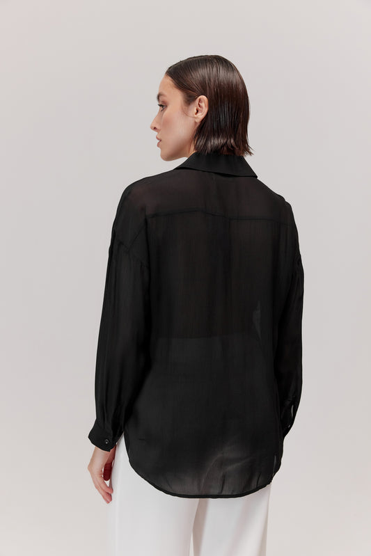 Chemise noire en viscose à côté